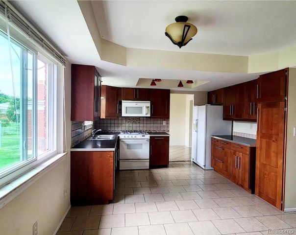 35347 Alta Vista Drive, Sterling Heights, MI 48312