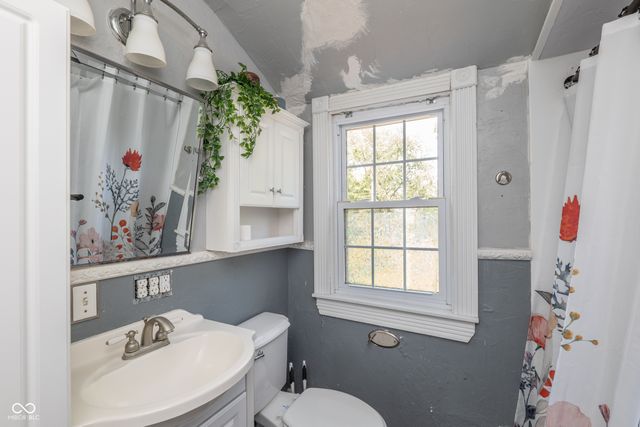 1606 E 8th Street, Anderson, IN 46012