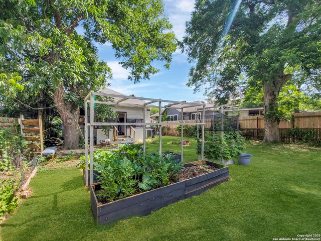 318 Chicago, San Antonio, TX 78210