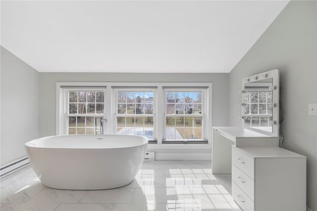 53 River Run Road, Middletown, RI 02842