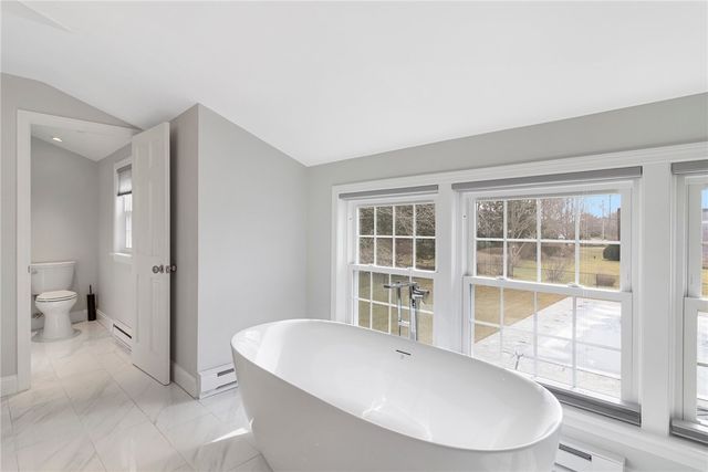 53 River Run Road, Middletown, RI 02842