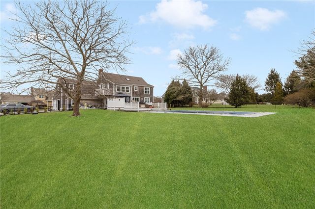 53 River Run Road, Middletown, RI 02842