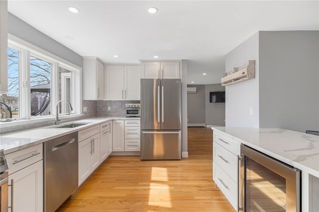 53 River Run Road, Middletown, RI 02842