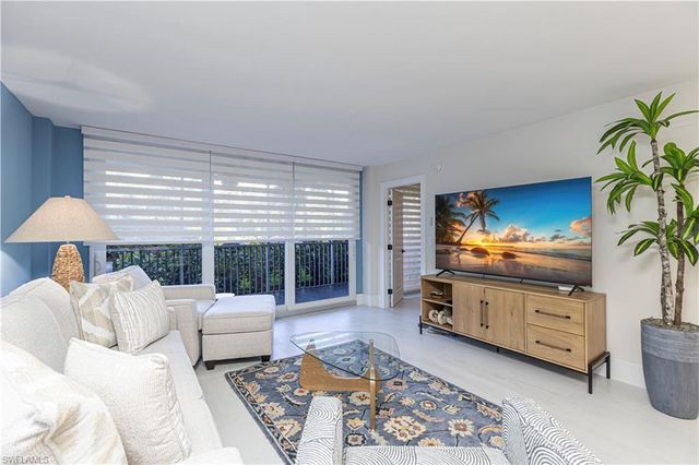 5 Bluebill AVE 104, Naples, FL 34108