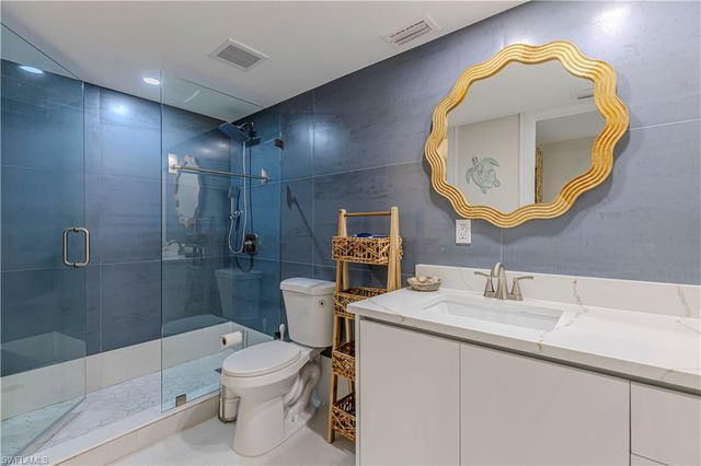 5 Bluebill AVE 104, Naples, FL 34108