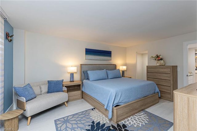 5 Bluebill AVE 104, Naples, FL 34108