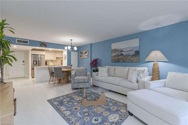 5 Bluebill AVE 104, Naples, FL 34108