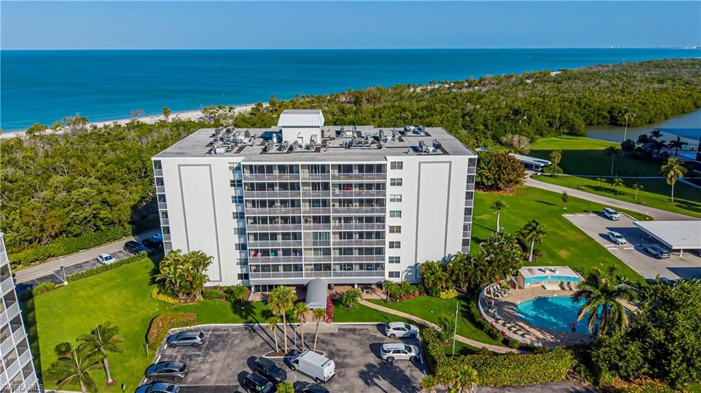 5 Bluebill AVE 104, Naples, FL 34108
