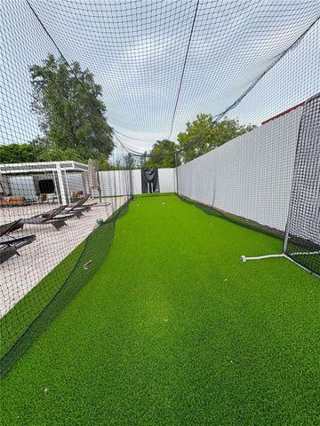 2121 SW 61st Ave, Miami, FL 33155