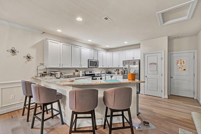 7011 Linn Cove CT, Roanoke, VA 24018