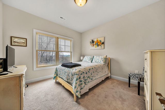 7011 Linn Cove CT, Roanoke, VA 24018