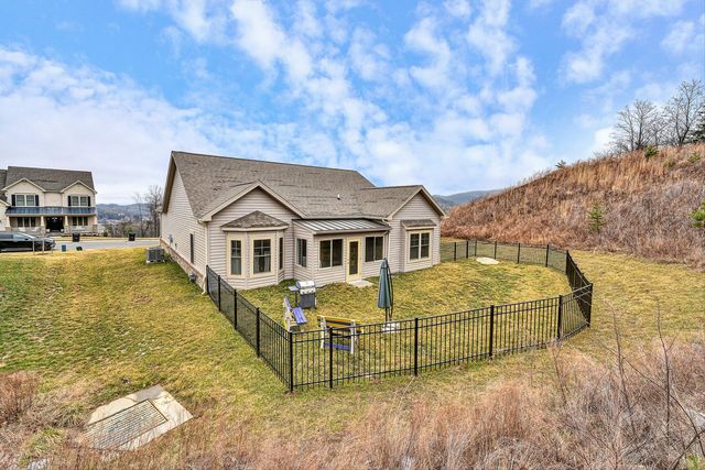 7011 Linn Cove CT, Roanoke, VA 24018