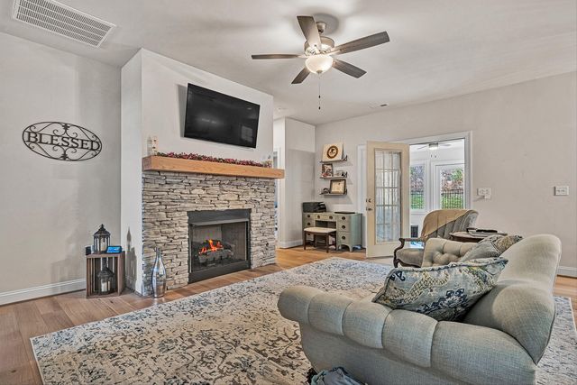 7011 Linn Cove CT, Roanoke, VA 24018