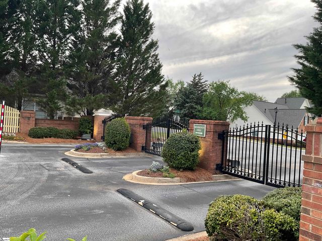 833 Woodsford Drive, Greenville, SC 29615