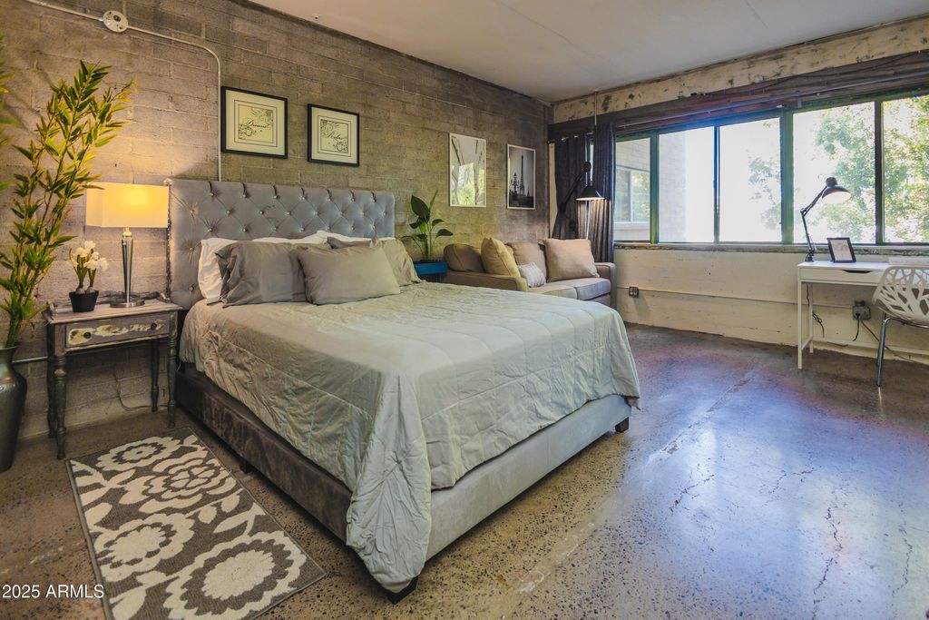 Image 13 of property listing at 353 E THOMAS Road C307, Phoenix, AZ 85012