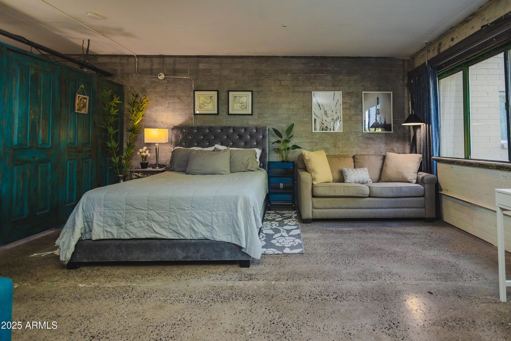 Image 14 of property listing at 353 E THOMAS Road C307, Phoenix, AZ 85012