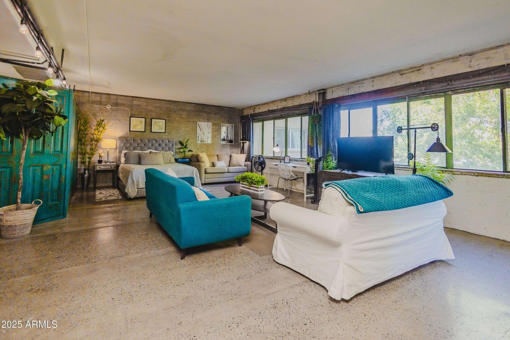 Image 16 of property listing at 353 E THOMAS Road C307, Phoenix, AZ 85012