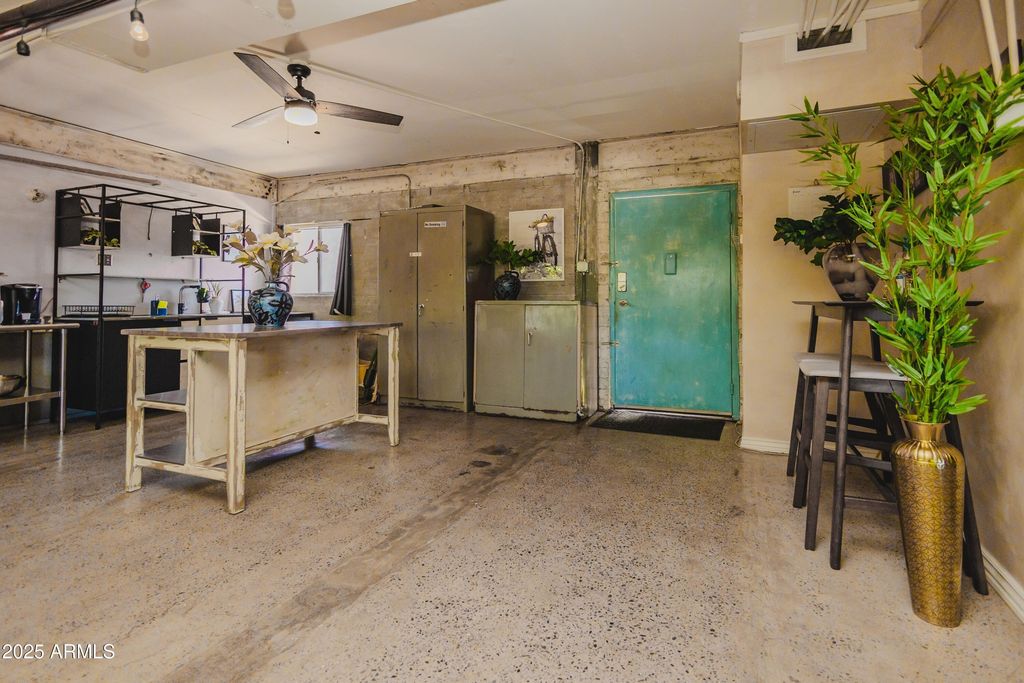 Image 2 of property listing at 353 E THOMAS Road C307, Phoenix, AZ 85012