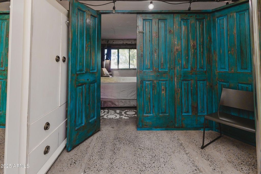 Image 21 of property listing at 353 E THOMAS Road C307, Phoenix, AZ 85012