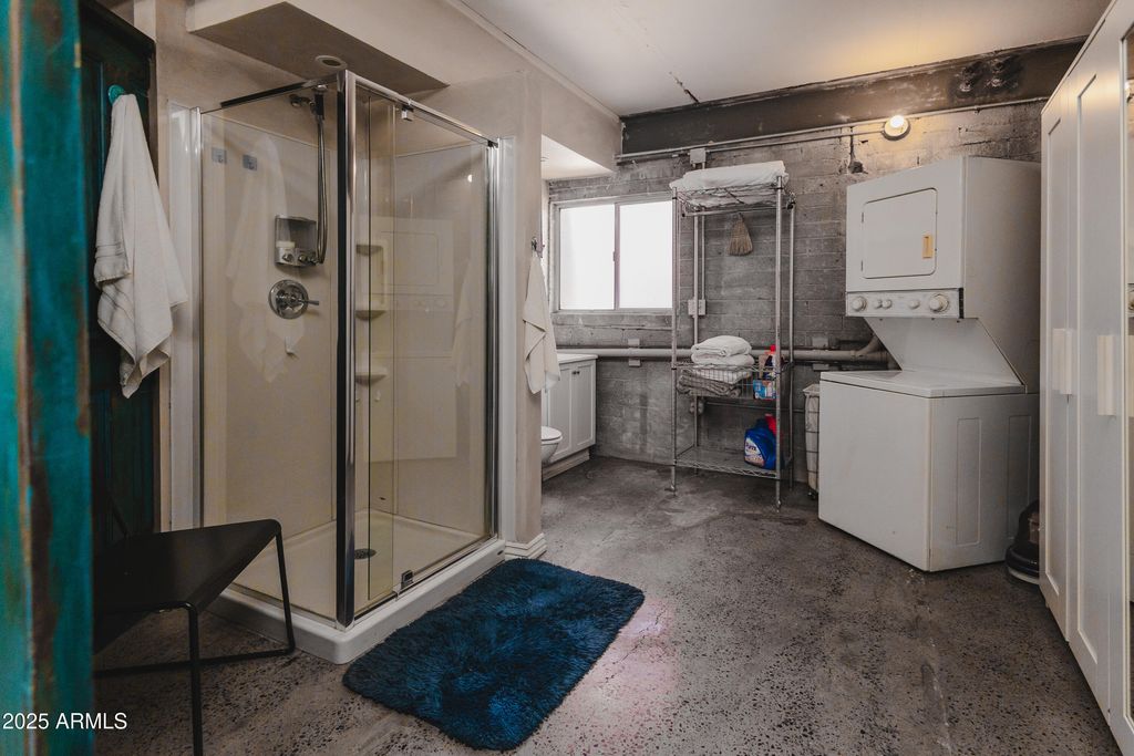 Image 24 of property listing at 353 E THOMAS Road C307, Phoenix, AZ 85012