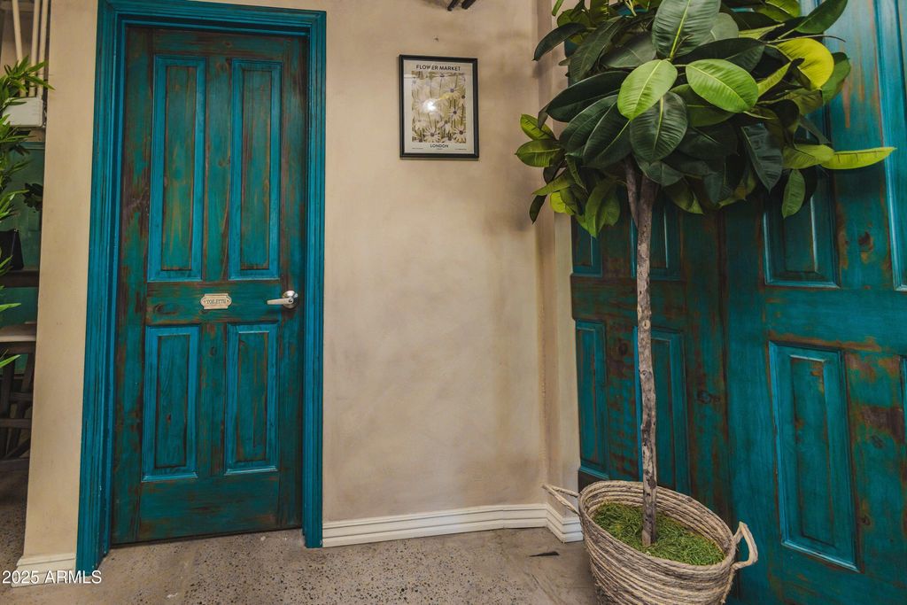 Image 27 of property listing at 353 E THOMAS Road C307, Phoenix, AZ 85012