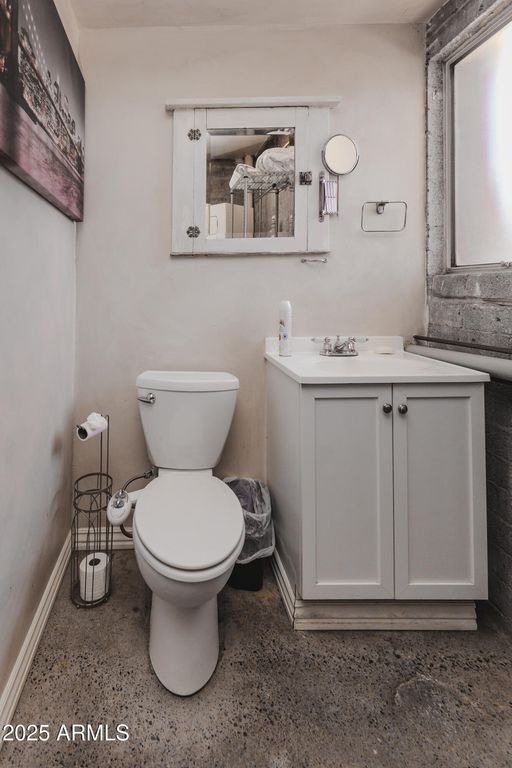 Image 29 of property listing at 353 E THOMAS Road C307, Phoenix, AZ 85012