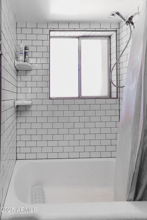 Image 30 of property listing at 353 E THOMAS Road C307, Phoenix, AZ 85012