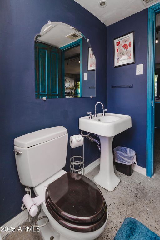 Image 31 of property listing at 353 E THOMAS Road C307, Phoenix, AZ 85012