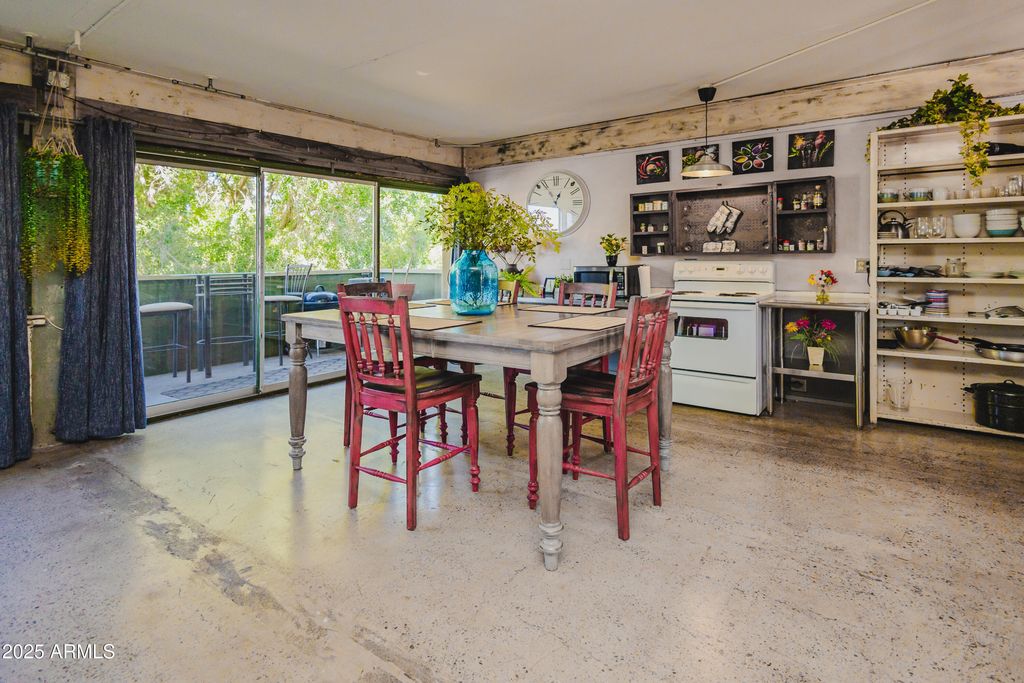 Image 35 of property listing at 353 E THOMAS Road C307, Phoenix, AZ 85012