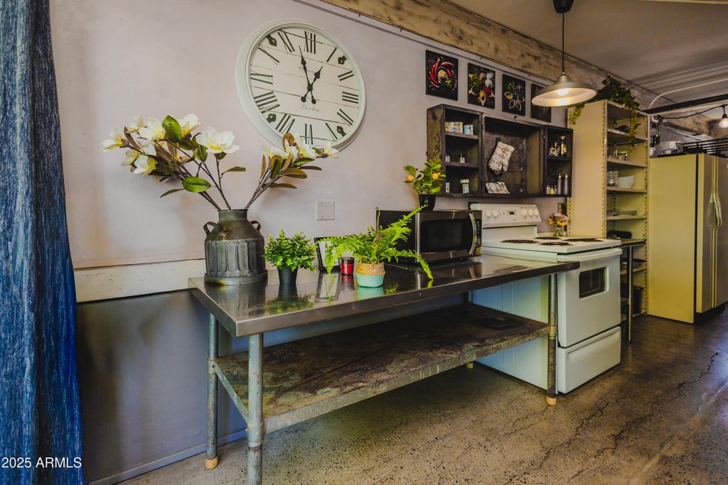 Image 36 of property listing at 353 E THOMAS Road C307, Phoenix, AZ 85012