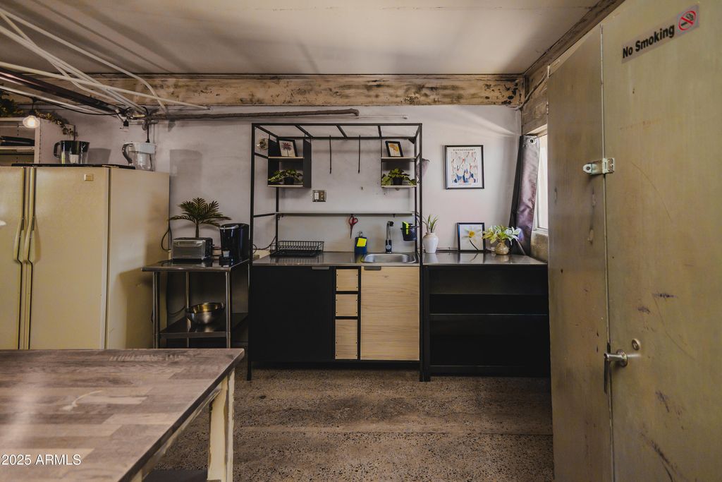 Image 37 of property listing at 353 E THOMAS Road C307, Phoenix, AZ 85012