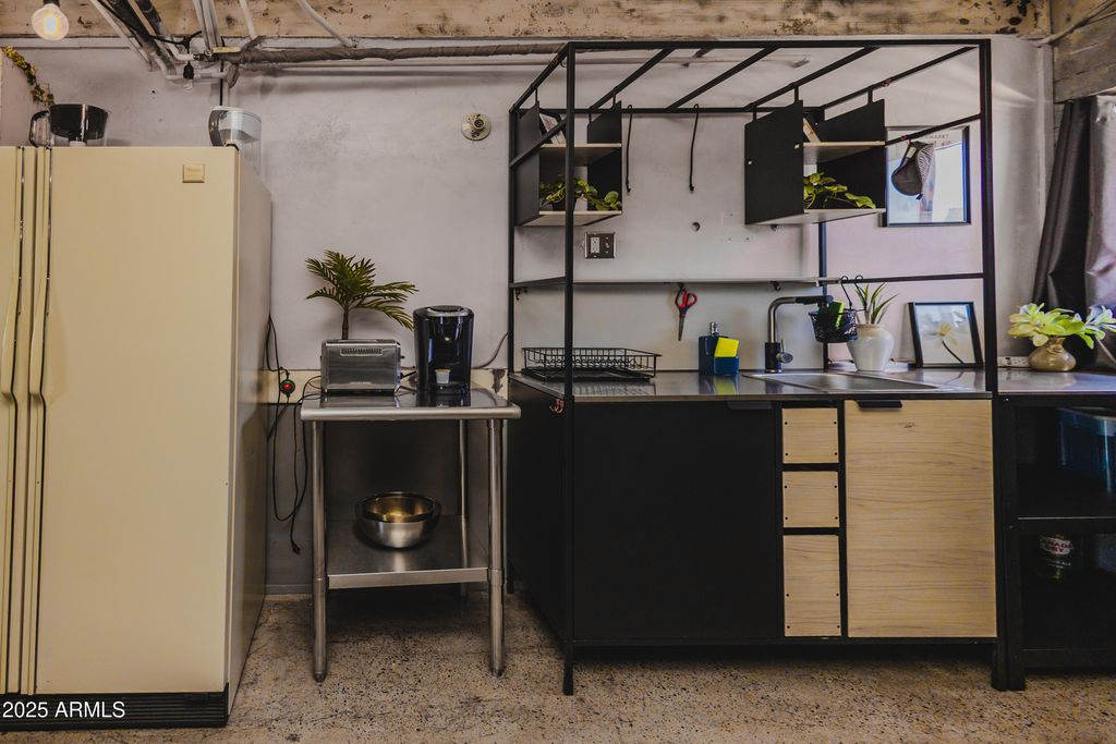 Image 38 of property listing at 353 E THOMAS Road C307, Phoenix, AZ 85012