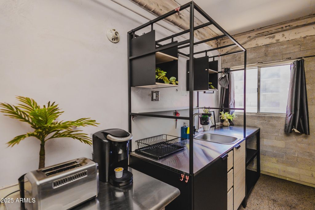 Image 39 of property listing at 353 E THOMAS Road C307, Phoenix, AZ 85012