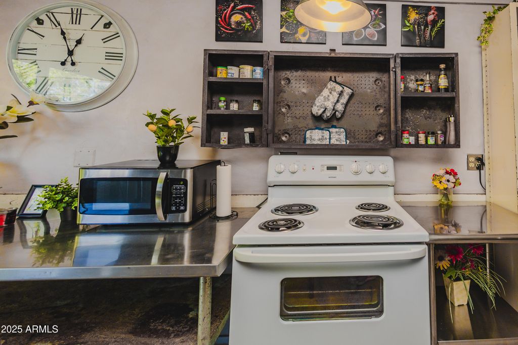 Image 42 of property listing at 353 E THOMAS Road C307, Phoenix, AZ 85012