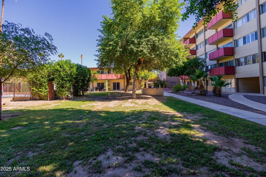 Image 50 of property listing at 353 E THOMAS Road C307, Phoenix, AZ 85012