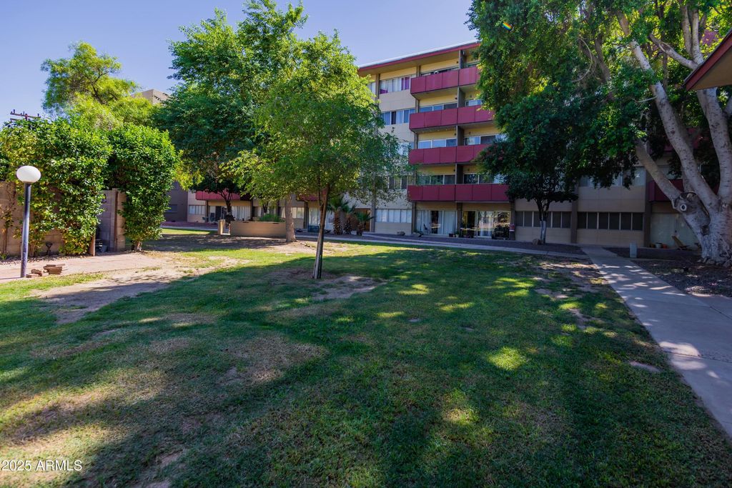 Image 51 of property listing at 353 E THOMAS Road C307, Phoenix, AZ 85012