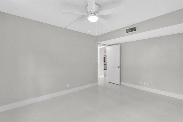 3800 Oaks Clubhouse Drive 201, Pompano Beach, FL 33069