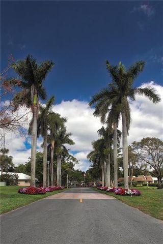 3800 Oaks Clubhouse Drive 201, Pompano Beach, FL 33069