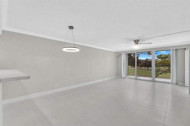 3800 Oaks Clubhouse Drive 201, Pompano Beach, FL 33069