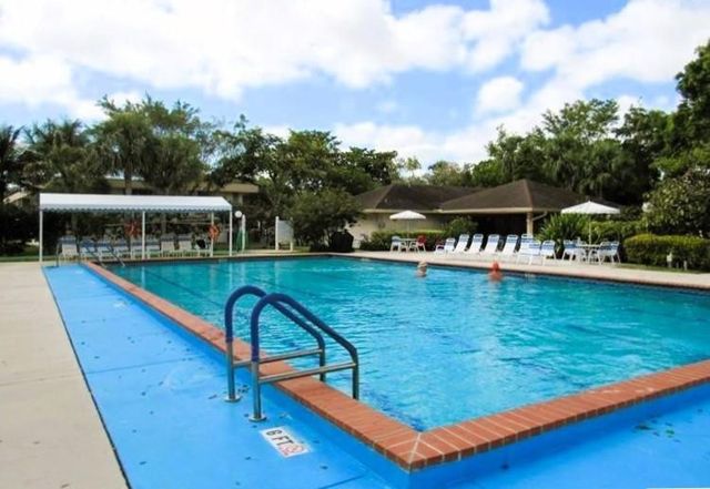3800 Oaks Clubhouse Drive 201, Pompano Beach, FL 33069