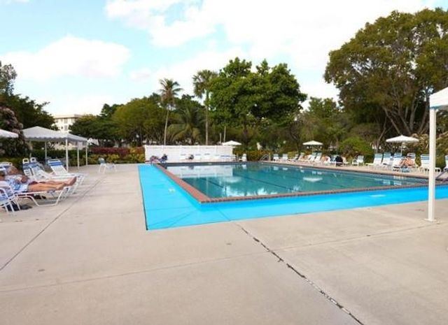 3800 Oaks Clubhouse Drive 201, Pompano Beach, FL 33069