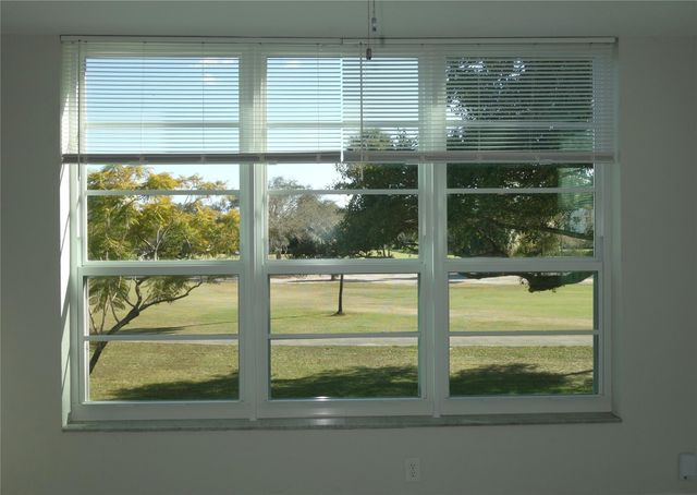 3800 Oaks Clubhouse Drive 201, Pompano Beach, FL 33069