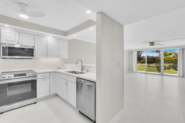 3800 Oaks Clubhouse Drive 201, Pompano Beach, FL 33069