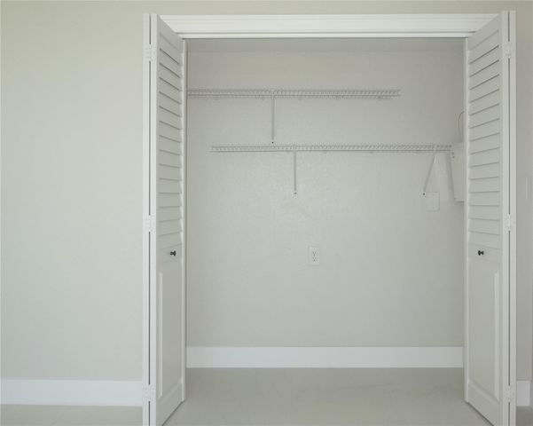 3800 Oaks Clubhouse Drive 201, Pompano Beach, FL 33069