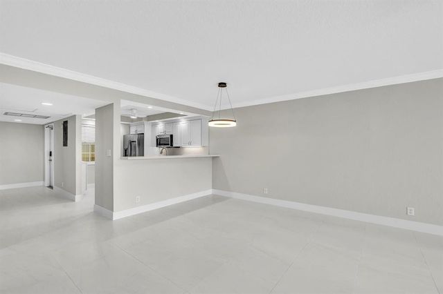 3800 Oaks Clubhouse Drive 201, Pompano Beach, FL 33069