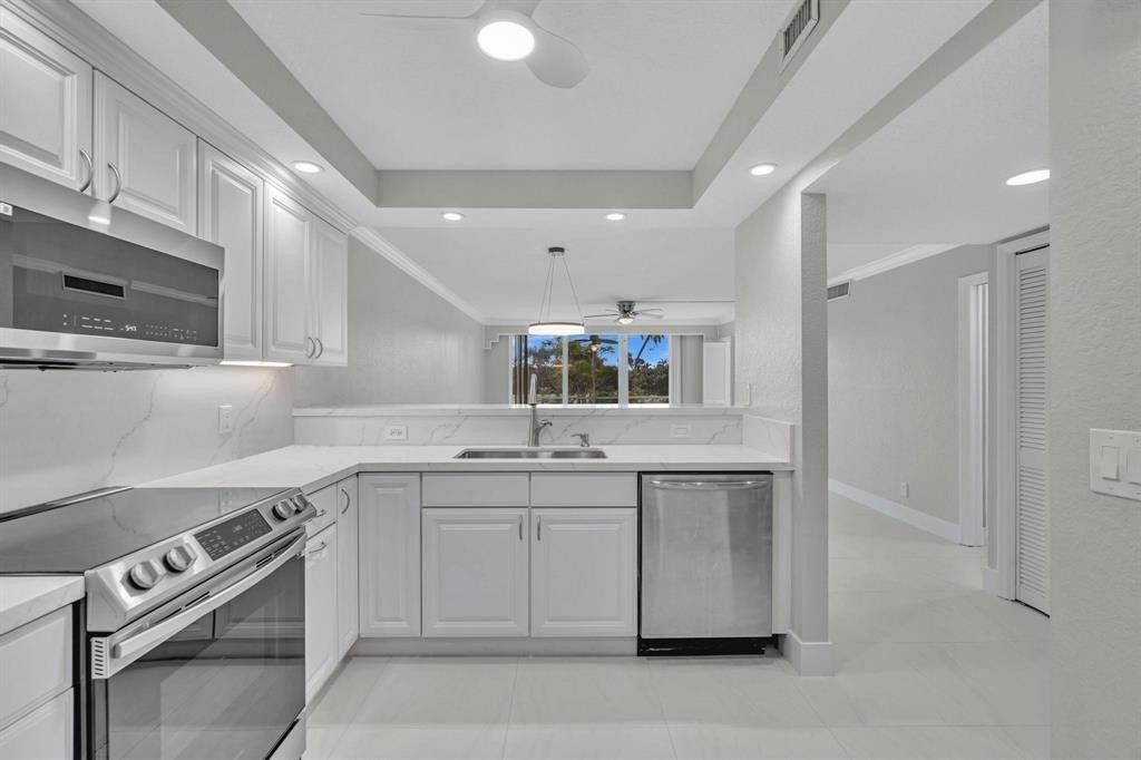 3800 Oaks Clubhouse Drive 201, Pompano Beach, FL 33069