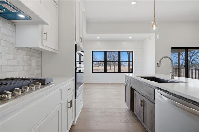 9915 Stockdale Road, Liberty, MO 64068