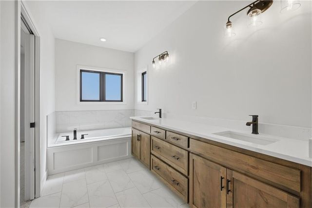 9915 Stockdale Road, Liberty, MO 64068