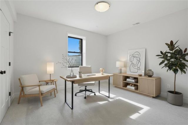 9915 Stockdale Road, Liberty, MO 64068