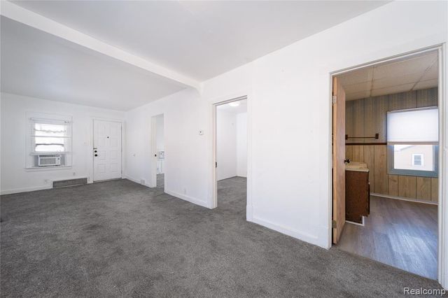 37 Omar Street, Pontiac, MI 48342